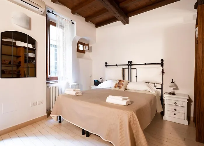 Apartament Historic Steps From Duomo & Uffizi *